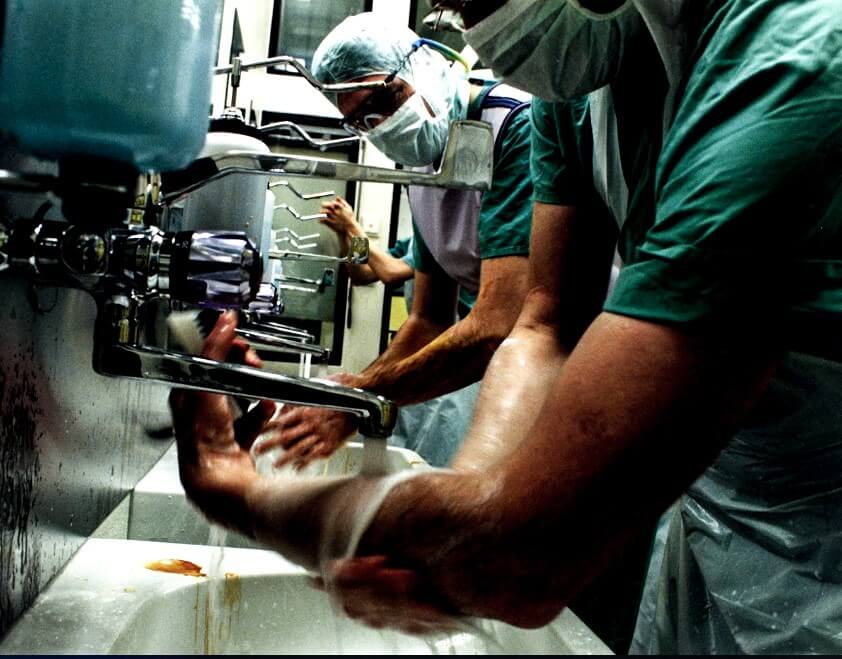 آزمون بررسی اثر ضد عفونی کننده های دست جراح